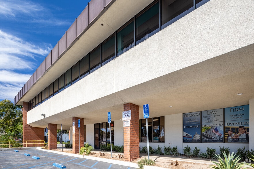 More Photos Of 2112 E 4th St, Santa Ana Office For Lease