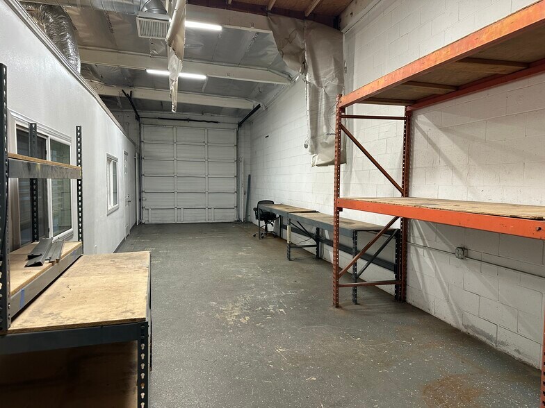 More Photos Of 9340 Corbin Ave, Northridge Warehouse For Lease