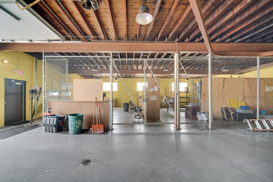 More Photos Of 7045 Calumet Ave, Hammond Light Distribution For Sale