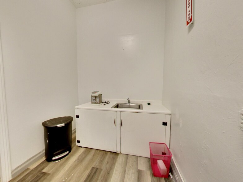 More Photos Of 1884-1886 Market St, San Francisco Storefront Retail Office For Lease