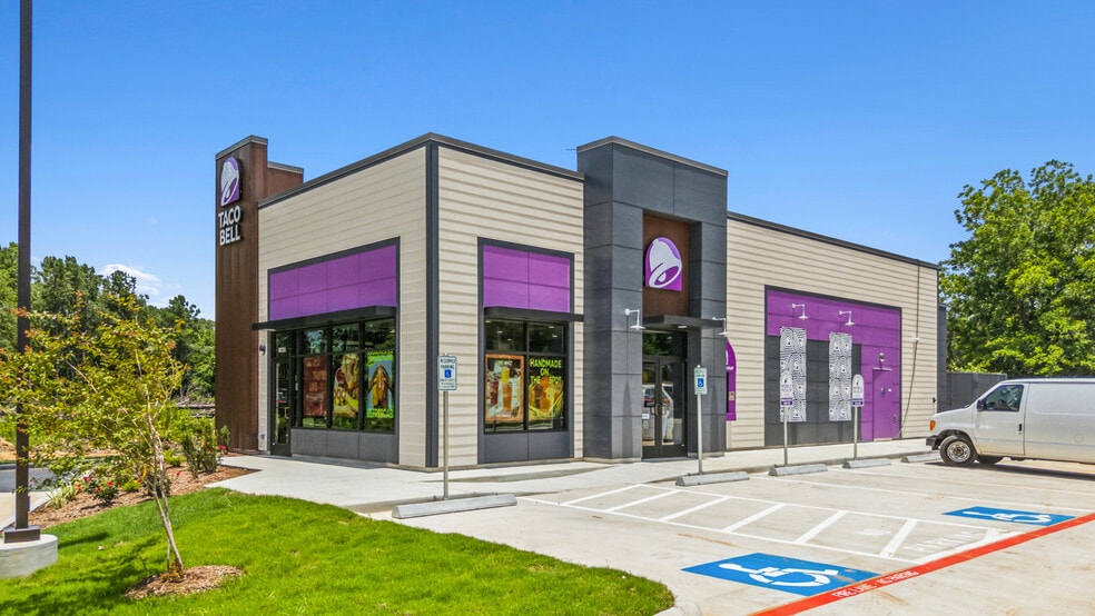 Primary Photo Of 14447 US Highway 59, Splendora General Retail For Sale