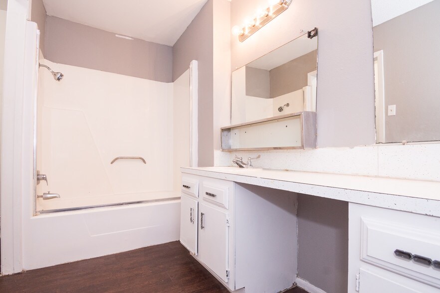 More Photos Of 719 San Antonio St, Pleasanton Apartments For Sale