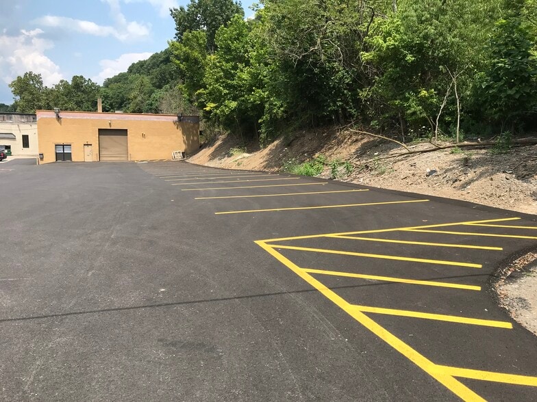 More Photos Of 1301 Saw Mill Run Blvd, Pittsburgh Warehouse For Sale