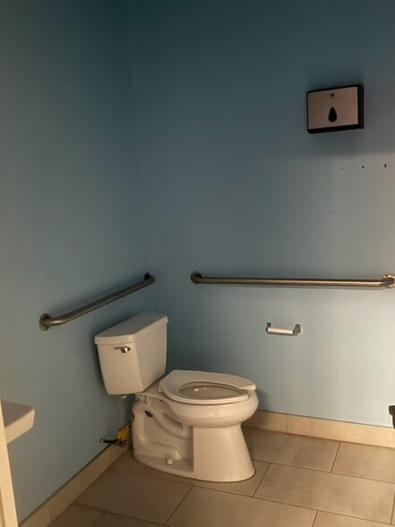 More Photos Of 1611 Elmview Dr, Houston Warehouse For Sale