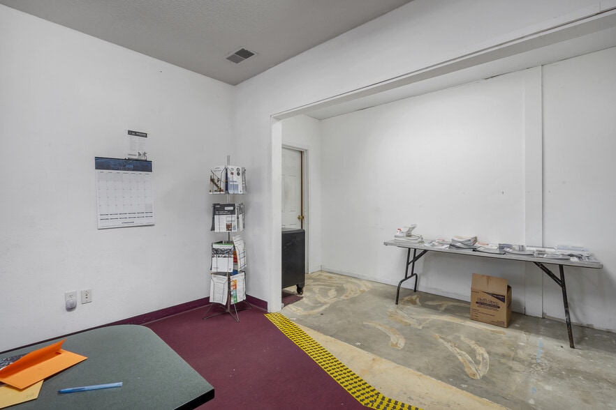 More Photos Of 1565 Kisker Rd, Saint Charles Office For Sale