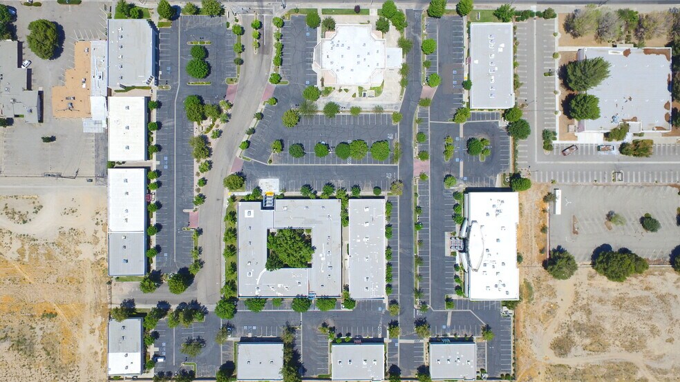 More Photos Of 44300 Lowtree Ave, Lancaster Office For Sale