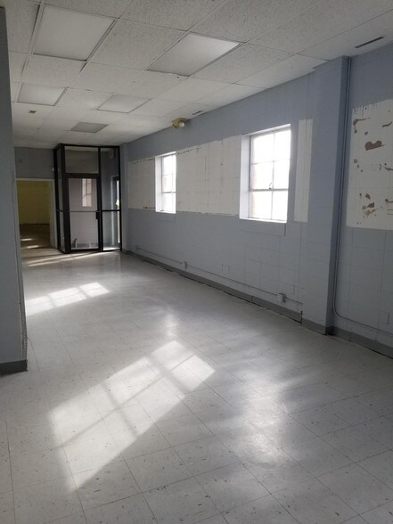 More Photos Of 1401 Ohio St, Des Moines Service For Sale