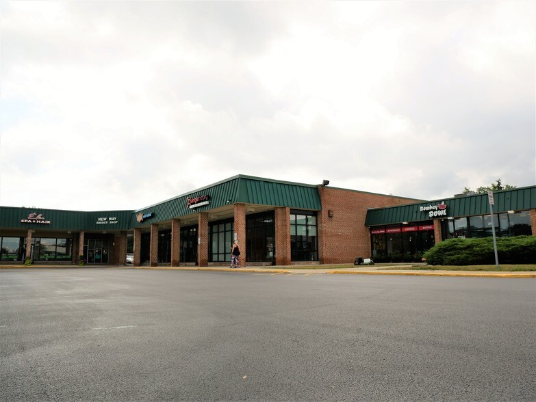 More Photos Of 3055-3161 Dundee Rd, Northbrook Unknown For Lease