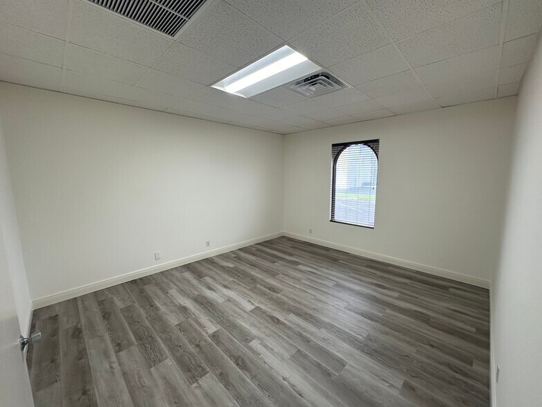 More Photos Of 1080 Holland Dr, Boca Raton Light Manufacturing For Lease