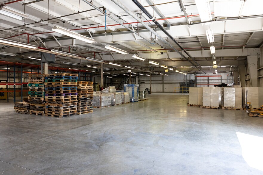 More Photos Of 246 E 4th St, Ashland Light Distribution For Lease