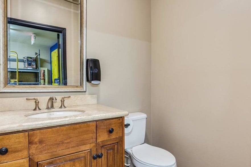 More Photos Of 11 E Jones Ave, Phoenix Warehouse For Sale