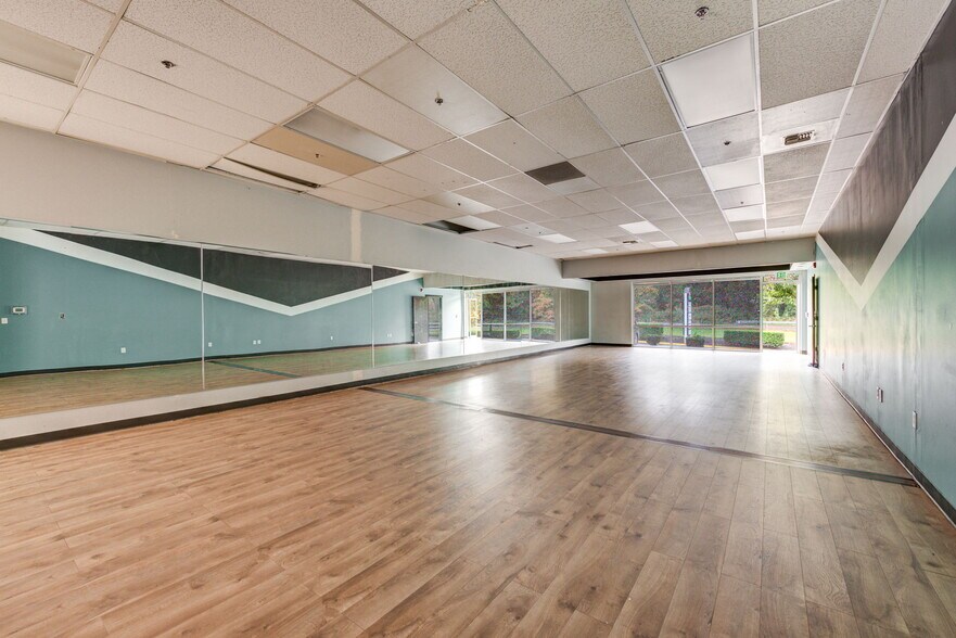 More Photos Of 9623 32nd St SE, Lake Stevens Storefront For Lease