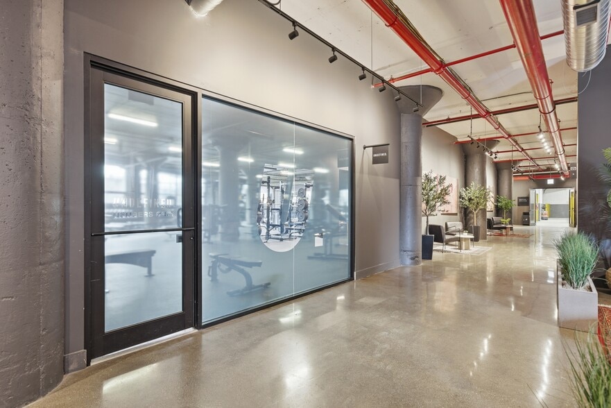 More Photos Of 1001 N North Branch St, Chicago Flex For Lease