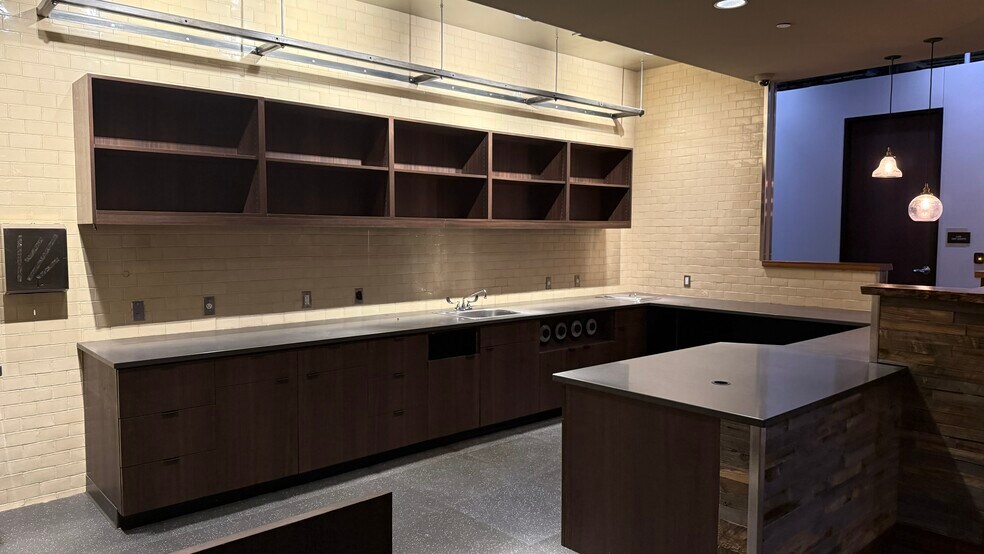 More Photos Of 801 S 60th St, West Allis Office For Lease