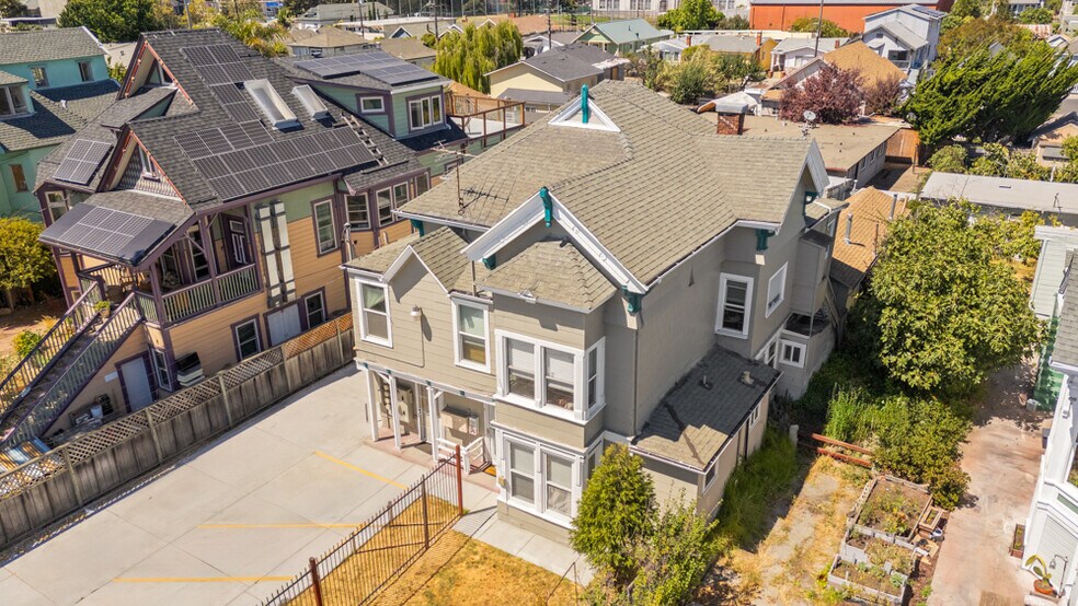 More Photos Of 1062 60th St, Oakland Apartments For Sale