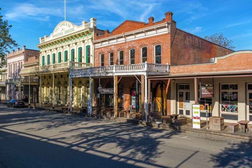 More Photos Of 910 2nd St, Sacramento Bar For Sale