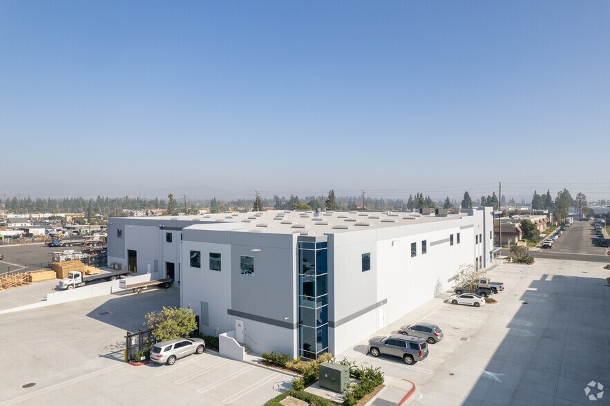 More Photos Of 711 S Van Buren St, Placentia Warehouse For Lease