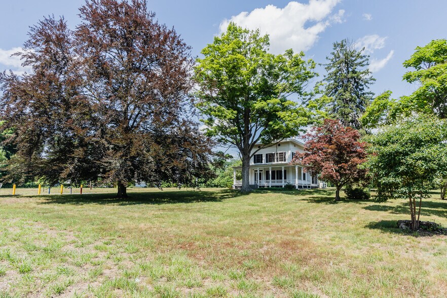 More Photos Of 1572 Saybrook Rd, Haddam General Retail For Sale