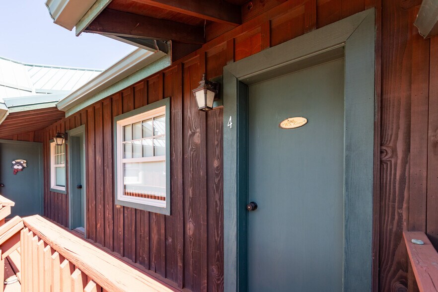 More Photos Of 1258 Highway 141, White Salmon Hospitality For Sale