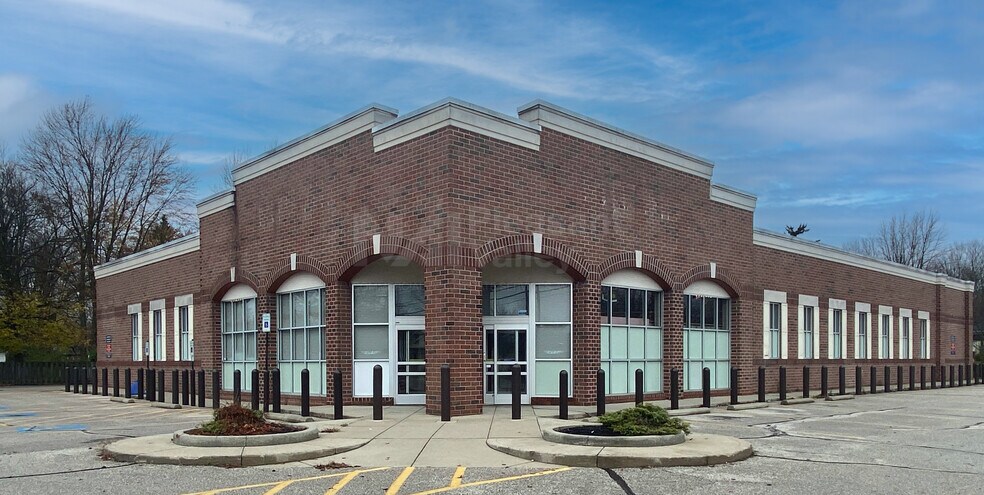 More Photos Of 267 N Main St, Wellington Freestanding For Lease