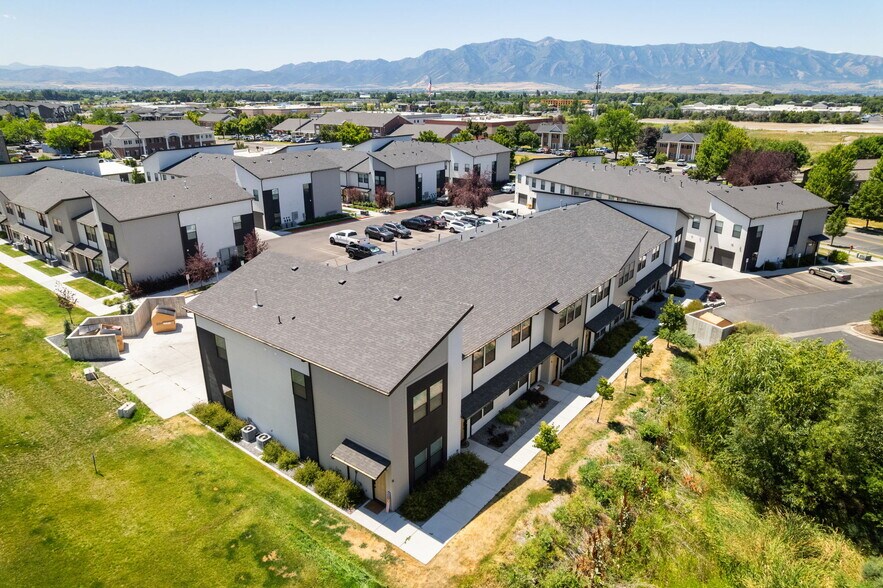 More Photos Of 254 N Spring Creek Pky, Providence Apartments For Sale