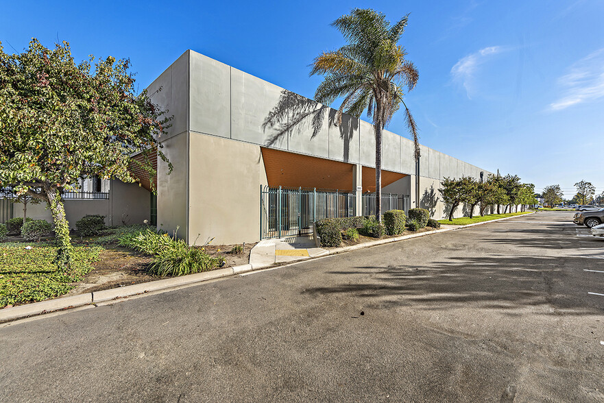 Primary Photo Of 2901 S Harbor Blvd, Santa Ana Manufacturing For Sale