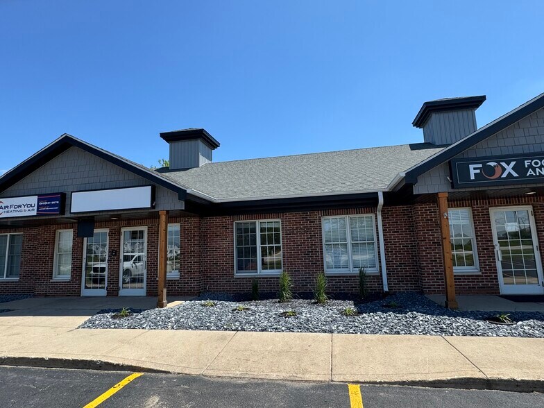 More Photos Of 27754 Blue Grass Dr, Minooka Office For Sale