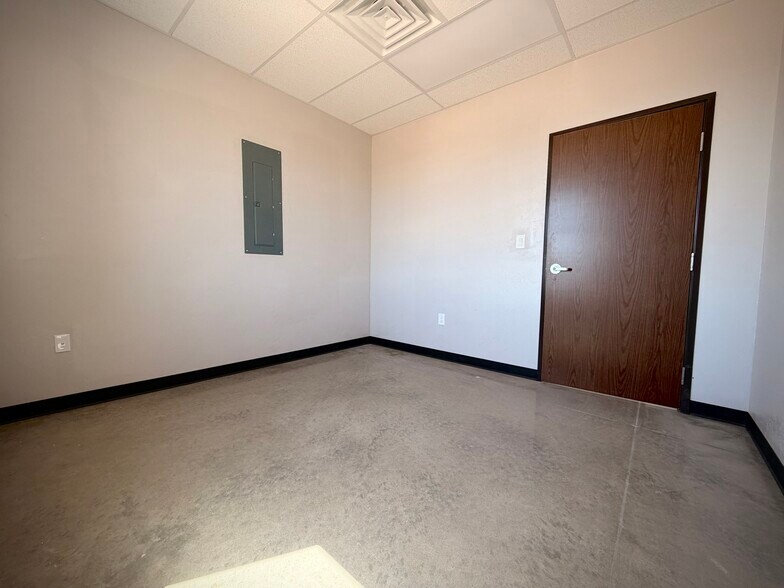 More Photos Of 3609 S County 1232 Rd, Midland Warehouse For Lease