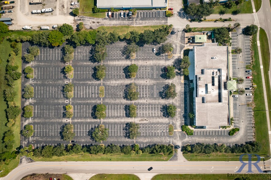 More Photos Of 300 NW Peacock Blvd, Port Saint Lucie Office For Sale