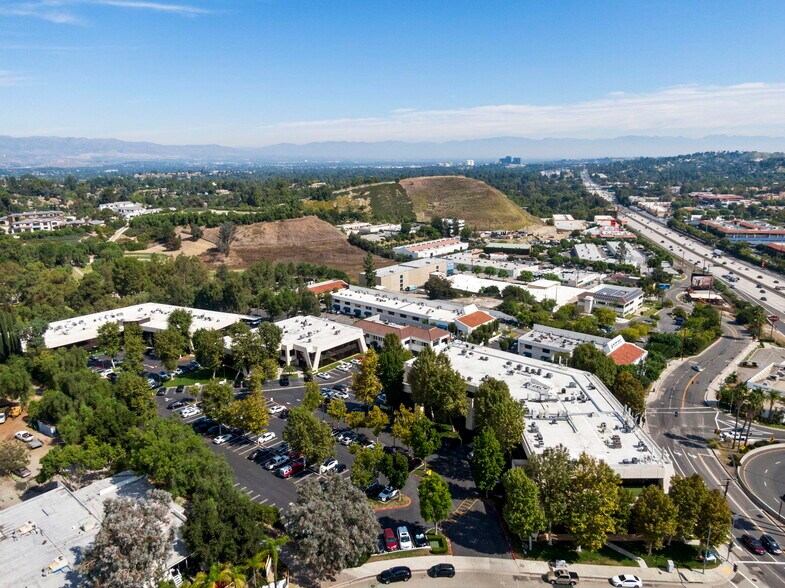 More Photos Of 5000 N Parkway Calabasas, Calabasas Unknown For Lease