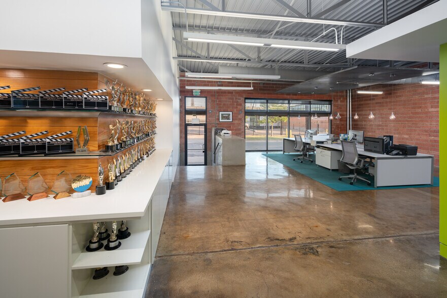 More Photos Of 127 Pittsburg St, Dallas Loft Creative Space For Lease