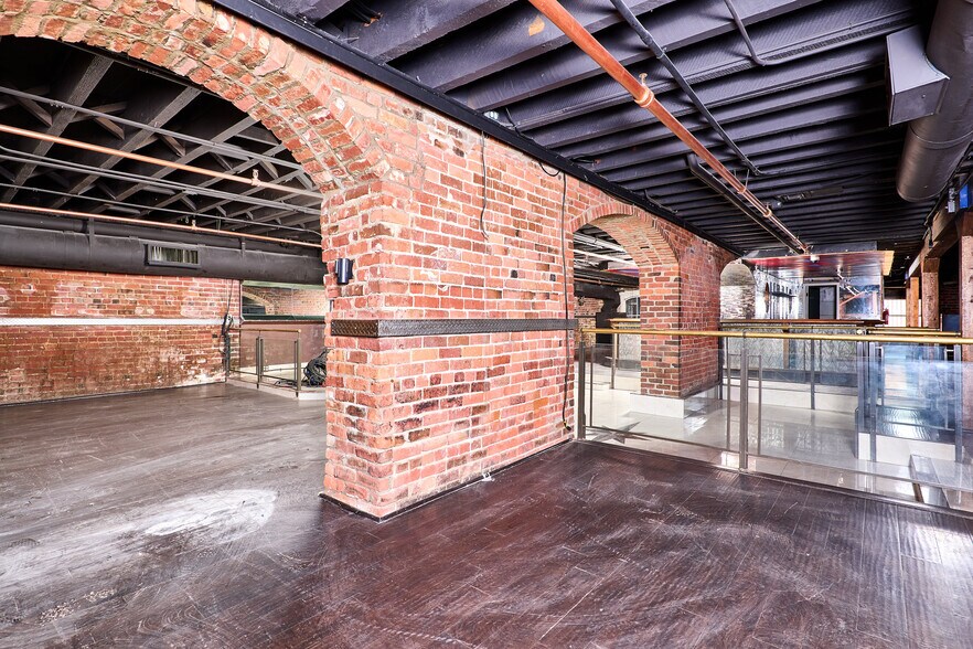 More Photos Of 910 2nd St, Sacramento Bar For Sale