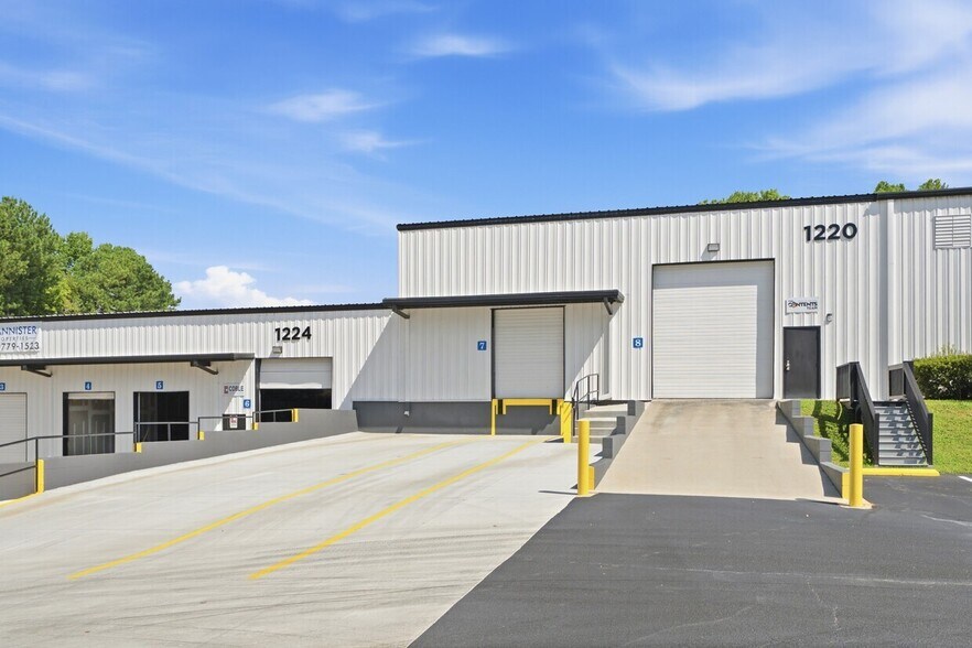 More Photos Of 1216-1228 United Dr, Raleigh Warehouse For Lease