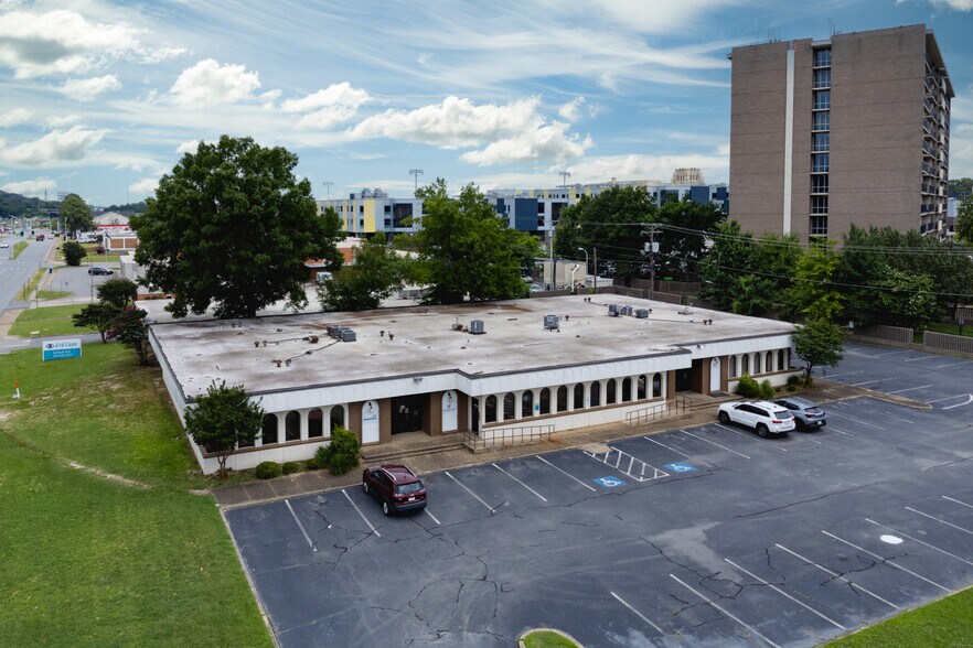 More Photos Of 324 W Pershing Blvd, North Little Rock Office For Sale