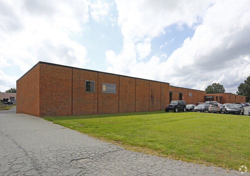 More Photos Of 227-325 Crompton St, Charlotte Warehouse For Lease