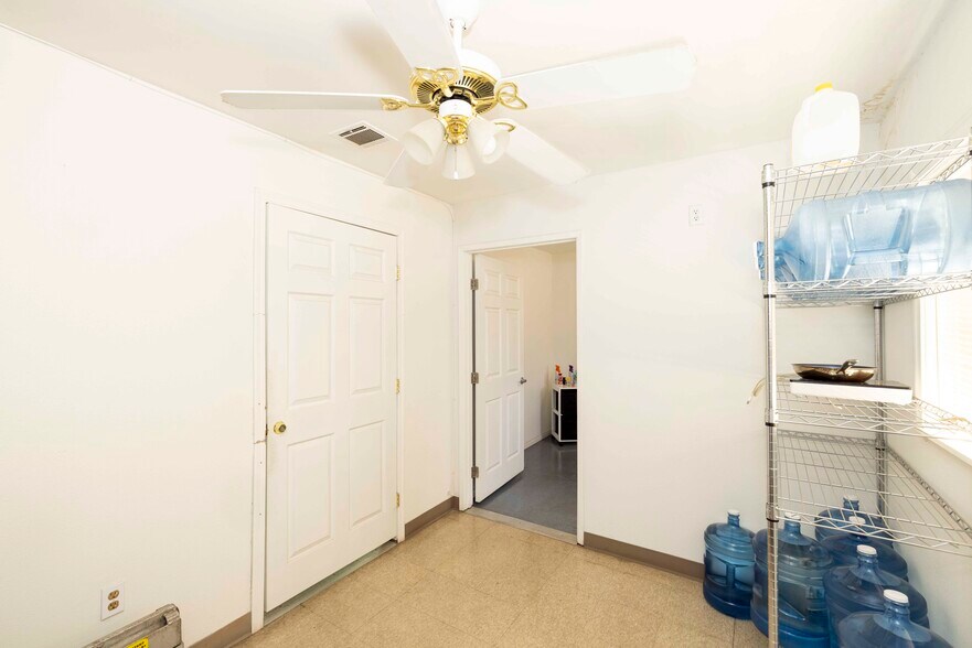 More Photos Of 18026 Jonathan St, Adelanto Medical For Lease