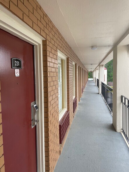 More Photos Of 20 Mountain Dr, Dahlonega Hotel For Sale