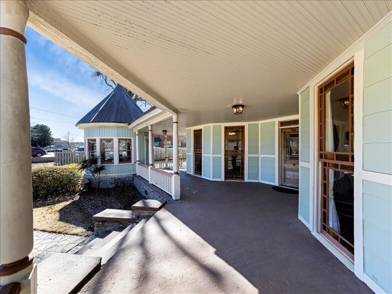 More Photos Of 2057 Grayson Hwy, Grayson Freestanding For Sale