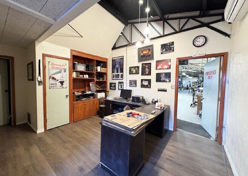 More Photos Of 608 General Chennault St SE, Albuquerque Warehouse For Sale