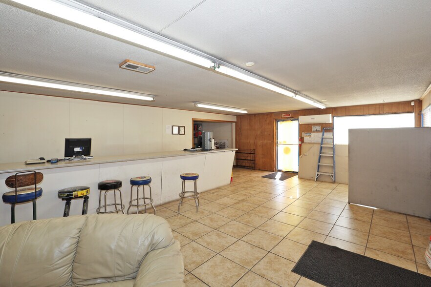 More Photos Of 1841 S Bolton St, Amarillo Auto Repair For Sale