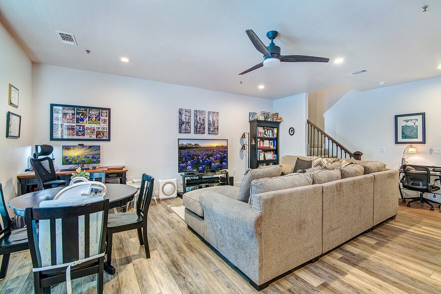 More Photos Of 404 Industrial St, Denton Apartments For Sale