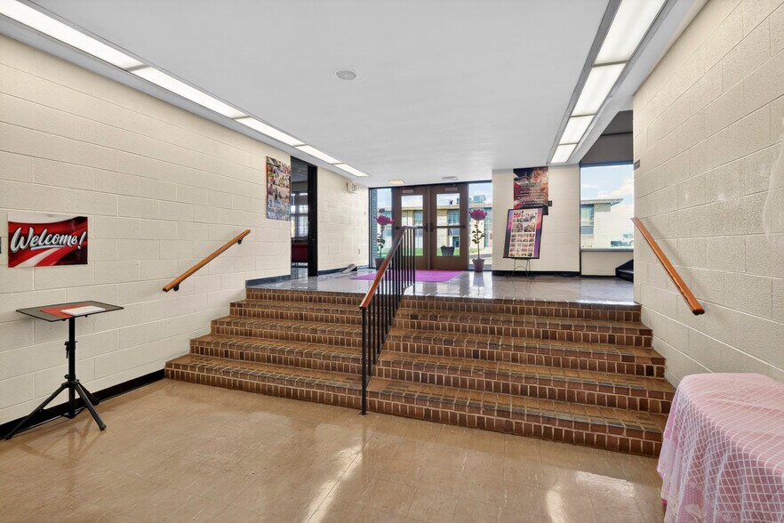 More Photos Of 206 Emerling Dr, Saint Louis Religious Facility For Sale