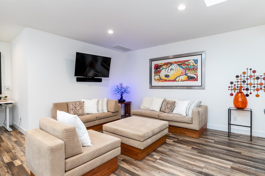 More Photos Of 1865 El Monte Dr, Thousand Oaks Apartments For Sale