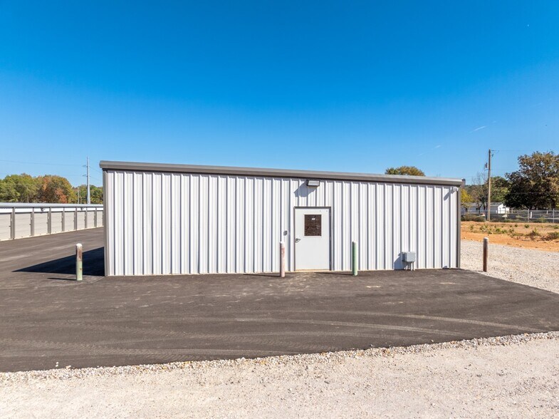 More Photos Of 6422 Central ave, Hot Springs National Park Self Storage For Sale