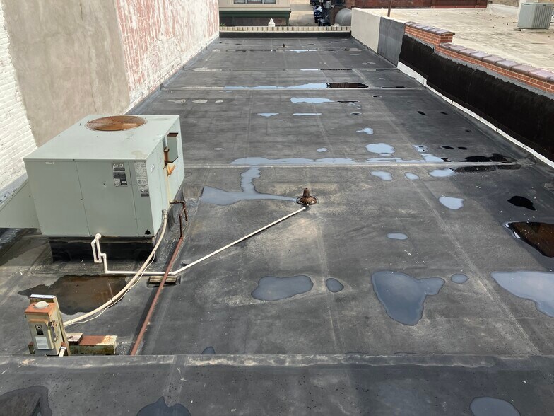 More Photos Of 211 W 1st St, Dixon General Retail For Sale