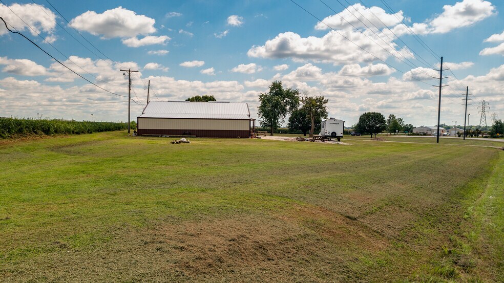 More Photos Of 20447 Old Route 66 Hwy, Staunton Flex For Sale