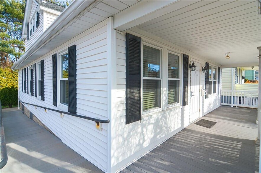 More Photos Of 468 Warren Ave, East Providence Medical For Sale