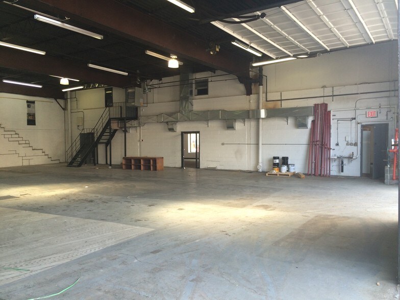 More Photos Of 5790 Broadway, Bronx General Retail For Lease