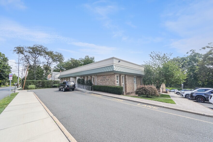 More Photos Of 385 S Maple Ave, Glen Rock Medical For Lease
