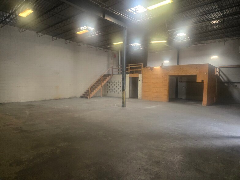 More Photos Of 23-25 Garfield Ave, Woburn Office For Lease
